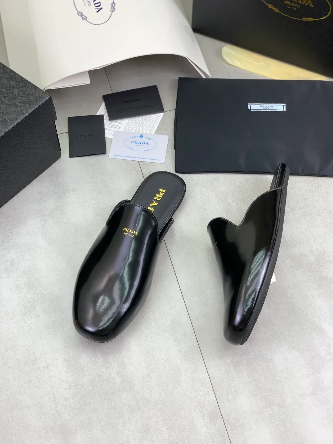 Men's shoes 💰P600 new style 💰 💎💎💎 water dyed cowhide original quality PRADA —🆘.Prada Original order purchase, high-end business leather shoes, fabric: Made of Italian imported calfskin with color-brushed edges➕water-dyed cow lining/cowhide lining➕Specially available original outsole, fine workmanship, real product^_^photographed🎬size: 39-44 (38 45 custom-made)